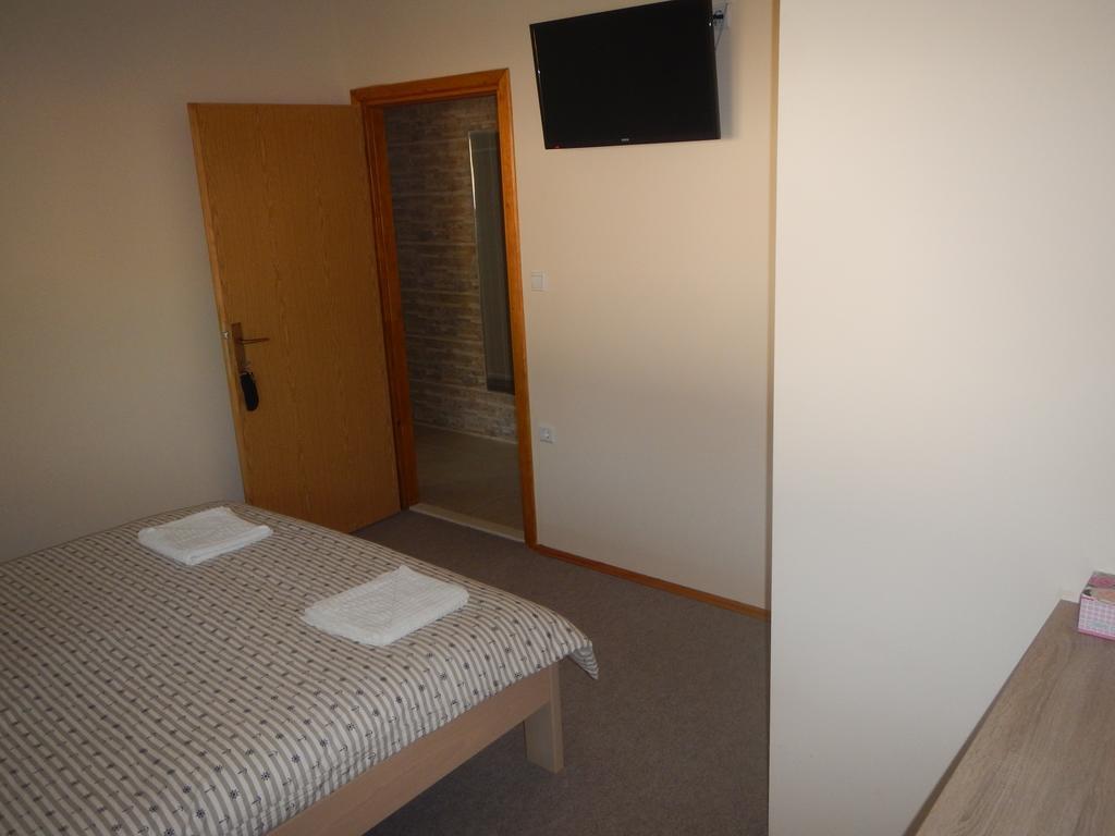 Riverside Guesthouse Pocitelj Екстер'єр фото