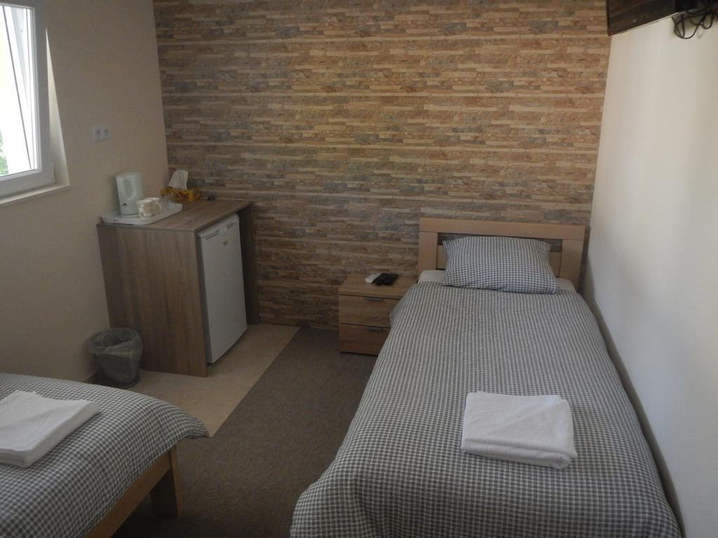 Riverside Guesthouse Pocitelj Екстер'єр фото