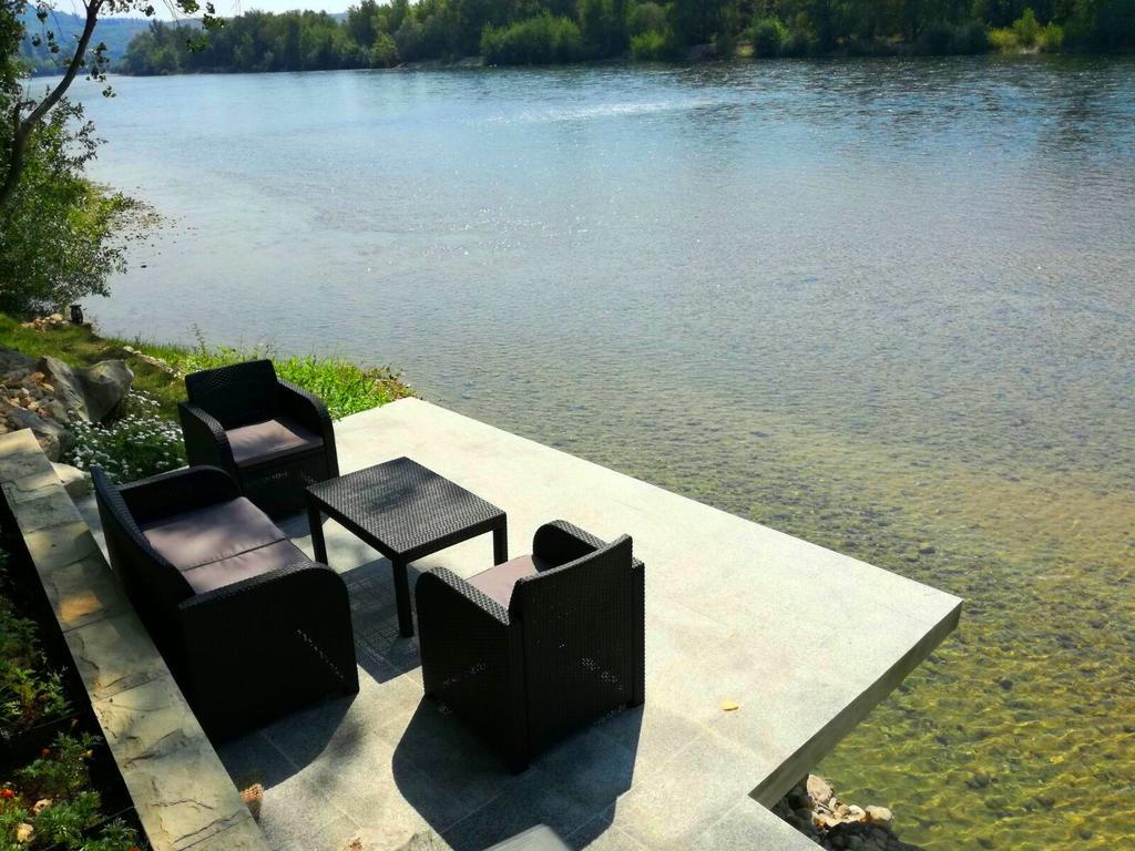 Riverside Guesthouse Pocitelj Екстер'єр фото