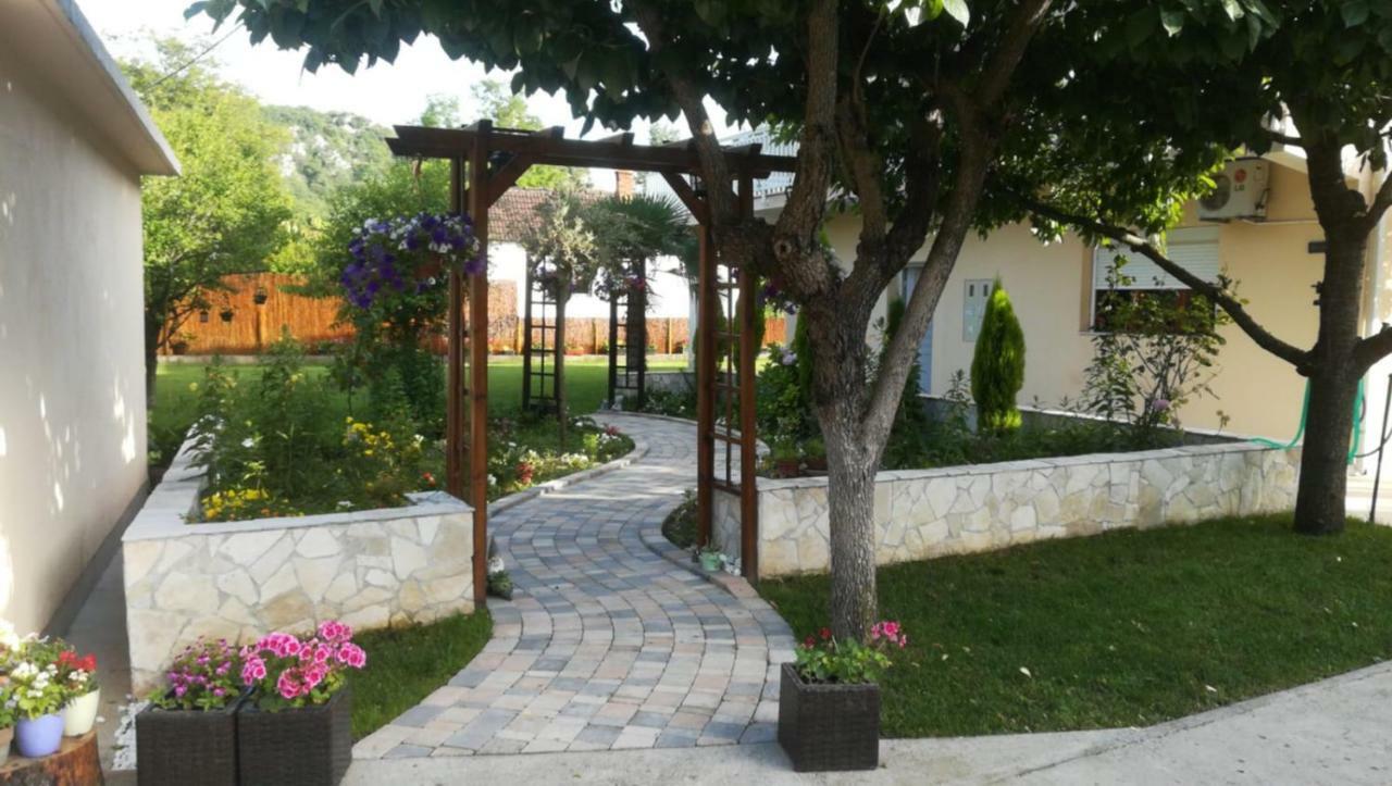 Riverside Guesthouse Pocitelj Екстер'єр фото